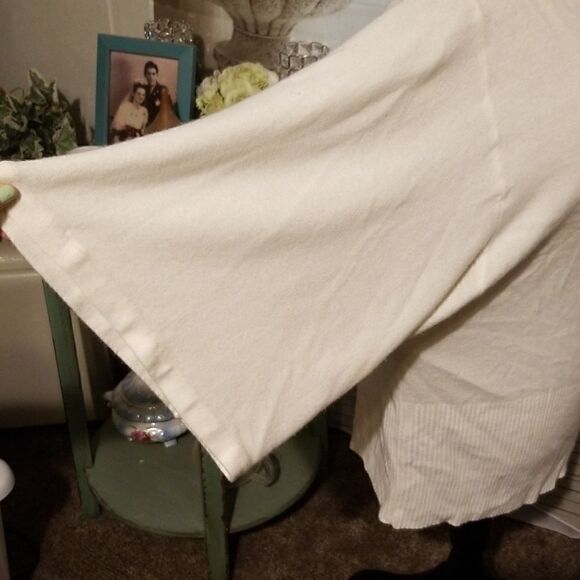 Lane Bryant cream bell sleeve blouse - Picture 4 of 6